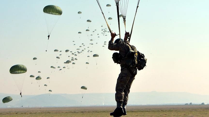 Ο Αττίλας «προθερμαίνεται» : Τουρκικά αεροσκάφη «αδειάζουν» αλεξιπτωτιστές σε πρόβα τζενεράλε κατά Κύπρου και ελληνικών νησιών